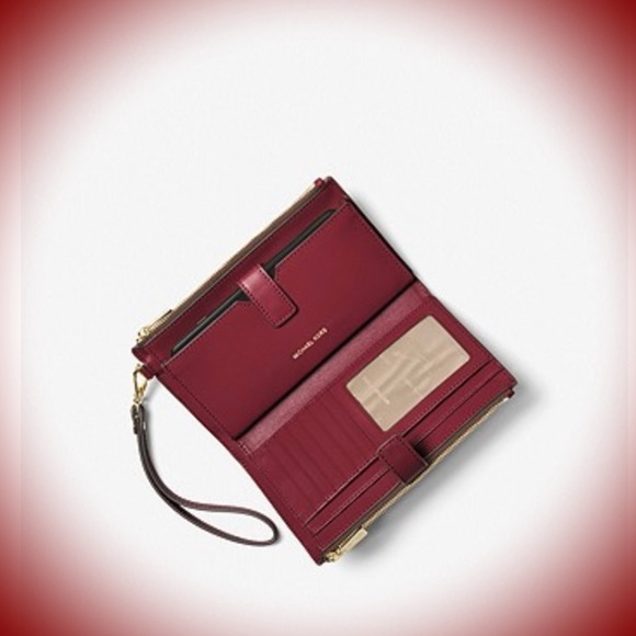 Michael Kors signature wallet/wristlet - Picture 2 of 3